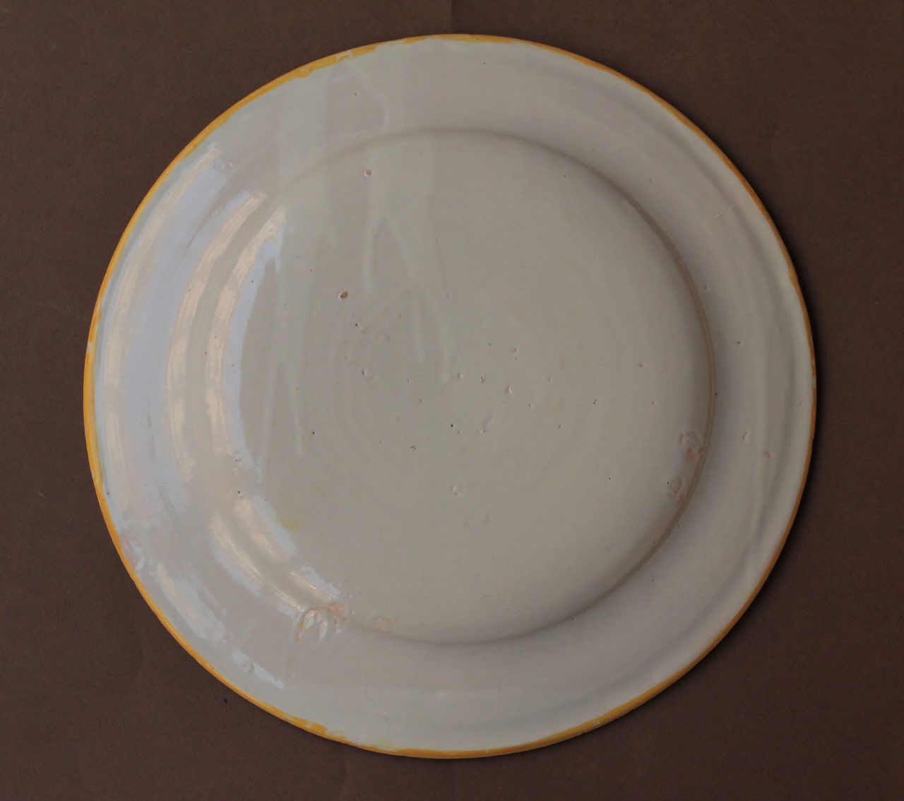 Plat en majolique de Naples ou Castelli à décor "a istoriato", XVIIe siècle. – Image 2